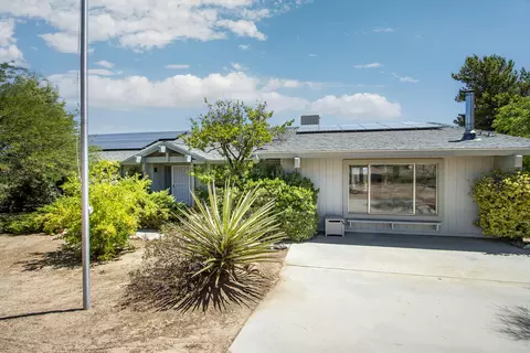 Exterior - 5073 Wallaby St, Yucca Valley, CA 92284 photo 3 of 17