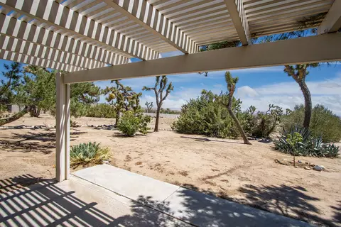 Exterior - 5073 Wallaby St, Yucca Valley, CA 92284 photo 2 of 17