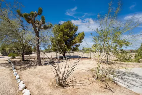 Exterior - 5073 Wallaby St, Yucca Valley, CA 92284 photo 6 of 17
