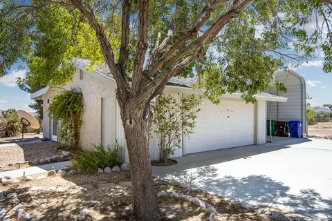 Exterior - 5073 Wallaby St, Yucca Valley, CA 92284 photo 7 of 17