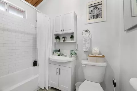 Bath - 2165 5th Ln, Big Bear City, CA 92314 photo 2 of 3
