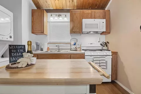 Kitchen - 2165 5th Ln, Big Bear City, CA 92314 photo 1 of 2