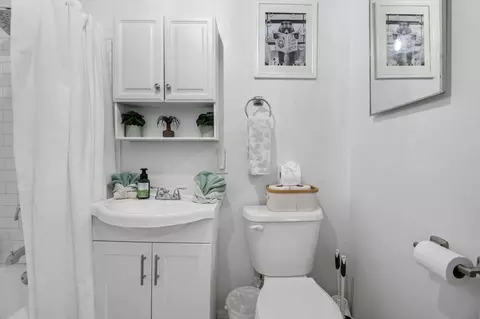Bath - 2165 5th Ln, Big Bear City, CA 92314 photo 1 of 3