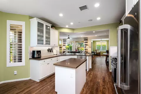 Kitchen - 51643 Rolling Green Ct, Indio, CA 92201 photo 5 of 5