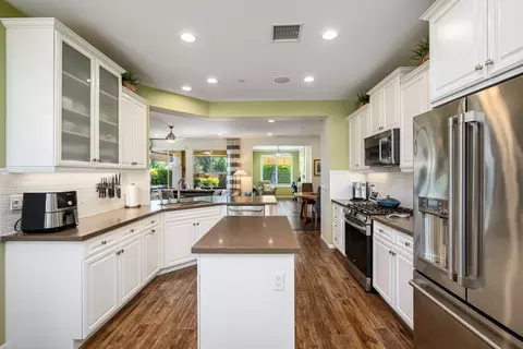 Kitchen - 51643 Rolling Green Ct, Indio, CA 92201 photo 4 of 5