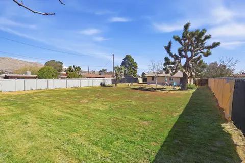 Exterior - 7526 Apache Trl, Yucca Valley, CA 92284 photo 4 of 6