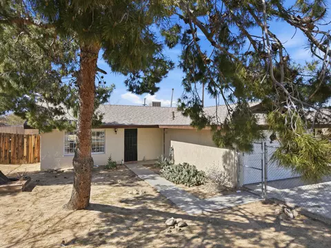 Exterior - 7526 Apache Trl, Yucca Valley, CA 92284 photo 2 of 6