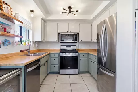 Kitchen - 7526 Apache Trl, Yucca Valley, CA 92284 photo 1 of 4
