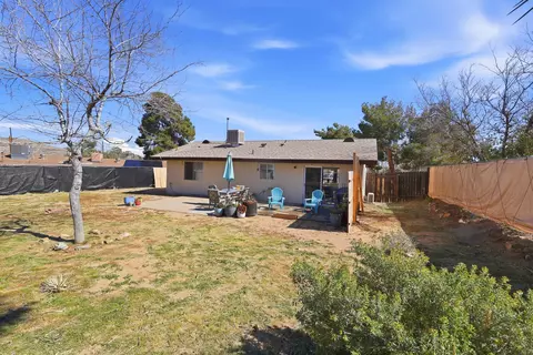 Exterior - 7526 Apache Trl, Yucca Valley, CA 92284 photo 3 of 6