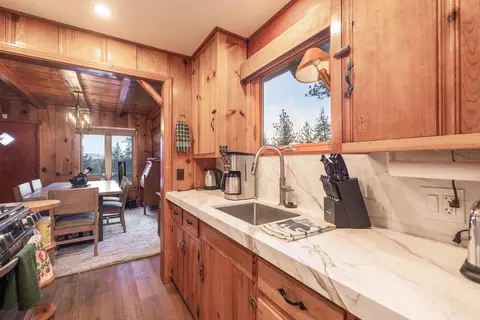 Kitchen - 579 Echo Ln, Big Bear Lake, CA 92315 photo 3 of 3