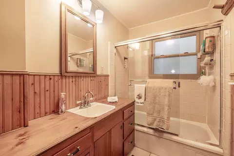 Bath - 579 Echo Ln, Big Bear Lake, CA 92315 photo 1 of 3