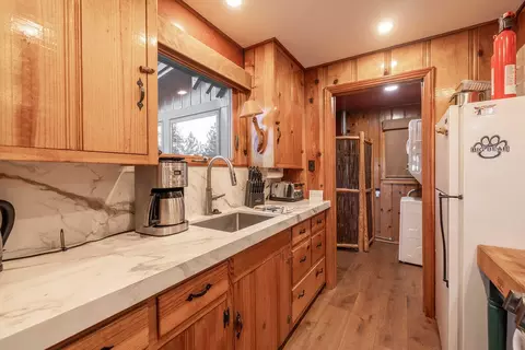 Kitchen - 579 Echo Ln, Big Bear Lake, CA 92315 photo 1 of 3