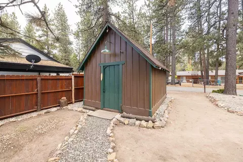 Exterior - 579 Echo Ln, Big Bear Lake, CA 92315 photo 9 of 17