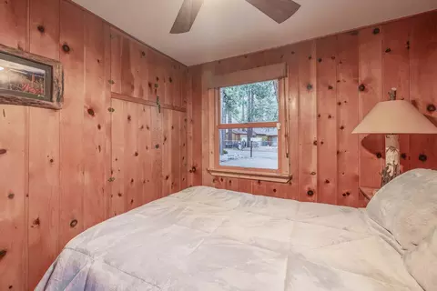 Bedroom - 579 Echo Ln, Big Bear Lake, CA 92315 photo 3 of 10