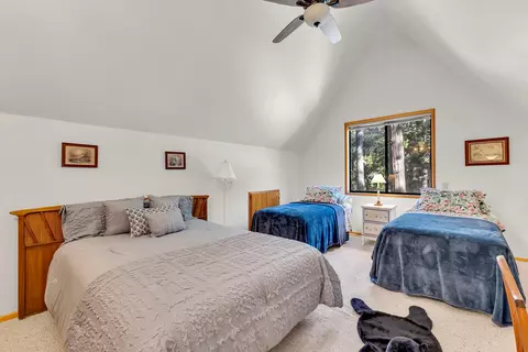 Bedroom - 52402 Pine Ridge Rd, Idyllwild, CA 92549 photo 2 of 9