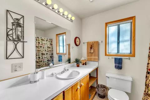Bath - 52402 Pine Ridge Rd, Idyllwild, CA 92549 photo 3 of 3