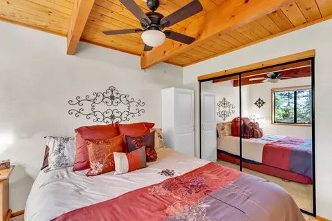Bedroom - 52402 Pine Ridge Rd, Idyllwild, CA 92549 photo 3 of 9