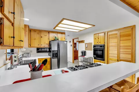 Kitchen - 52402 Pine Ridge Rd, Idyllwild, CA 92549 photo 2 of 8