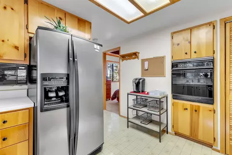 Kitchen - 52402 Pine Ridge Rd, Idyllwild, CA 92549 photo 7 of 8