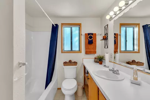Bath - 52402 Pine Ridge Rd, Idyllwild, CA 92549 photo 1 of 3