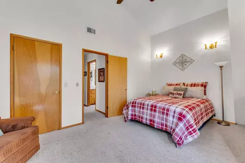 Bedroom - 52402 Pine Ridge Rd, Idyllwild, CA 92549 photo 8 of 9