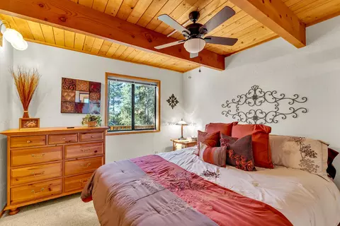 Bedroom - 52402 Pine Ridge Rd, Idyllwild, CA 92549 photo 1 of 9