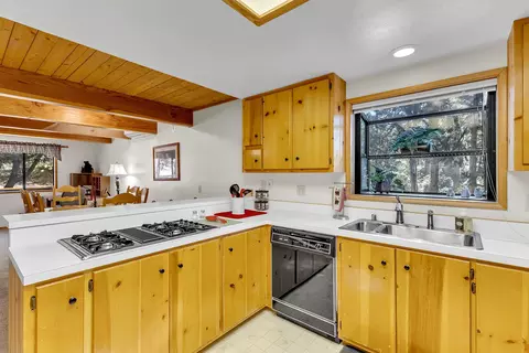 Kitchen - 52402 Pine Ridge Rd, Idyllwild, CA 92549 photo 5 of 8
