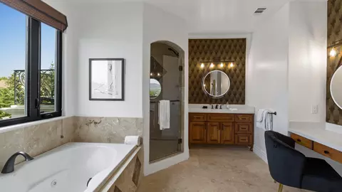 Bath - 33120 Vino Way, Temecula, CA 92591 photo 2 of 5