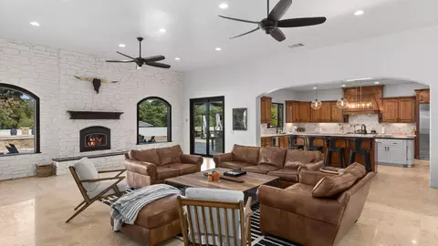 Living - 33120 Vino Way, Temecula, CA 92591 photo 2 of 4