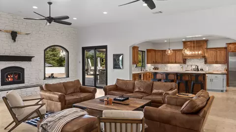 Living - 33120 Vino Way, Temecula, CA 92591 photo 3 of 4