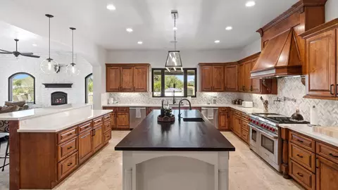 Kitchen - 33120 Vino Way, Temecula, CA 92591 photo 4 of 5