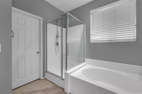 Bath - 82549 Bari Ln, Indio, CA 92203 photo 3 of 5