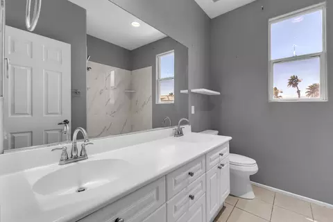 Bath - 82549 Bari Ln, Indio, CA 92203 photo 4 of 5