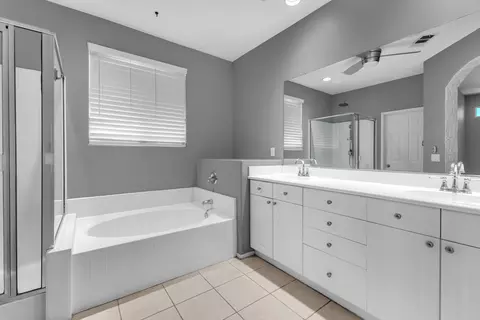 Bath - 82549 Bari Ln, Indio, CA 92203 photo 2 of 5