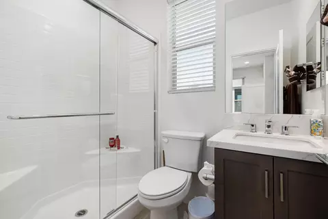 Bath - 74246 Royce Dr, Palm Desert, CA 92211 photo 2 of 7