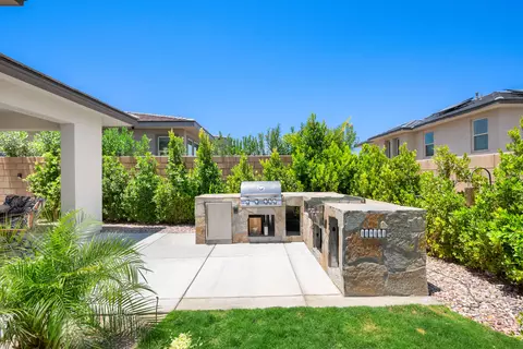 Exterior - 74246 Royce Dr, Palm Desert, CA 92211 photo 9 of 16