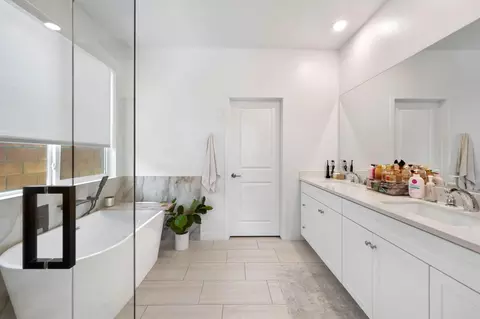 Bath - 40166 Vivaldi Ct, Indio, CA 92203 photo 3 of 9