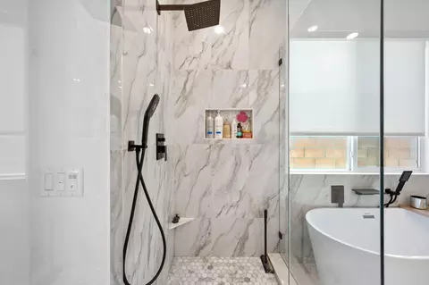 Bath - 40166 Vivaldi Ct, Indio, CA 92203 photo 6 of 9