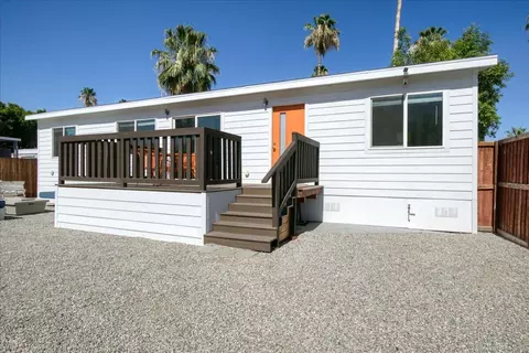 102 Fondulac St, Palm Springs, CA 92264