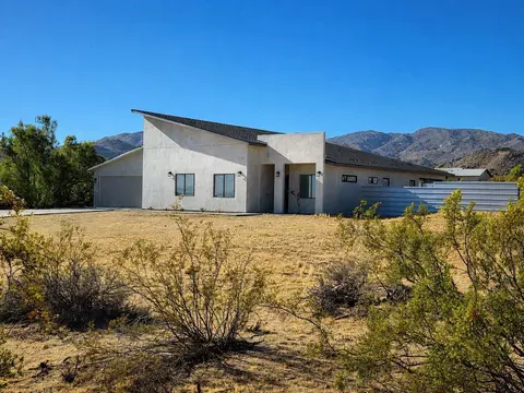69225 Cottonwood Dr, Twentynine Palms, CA 92277