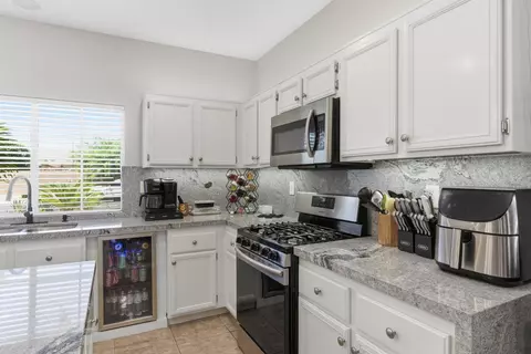 Kitchen - 83225 Greenbrier Dr, Indio, CA 92203 photo 5 of 5