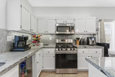 Kitchen - 83225 Greenbrier Dr, Indio, CA 92203 photo 3 of 5