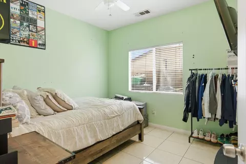 Bedroom - 83225 Greenbrier Dr, Indio, CA 92203 photo 4 of 5