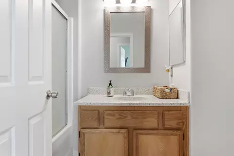 Bath - 83225 Greenbrier Dr, Indio, CA 92203 photo 4 of 4