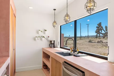 Kitchen - 1824 Balsa Ave, Yucca Valley, CA 92284 photo 2 of 3
