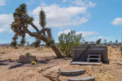 Exterior - 1824 Balsa Ave, Yucca Valley, CA 92284 photo 8 of 11