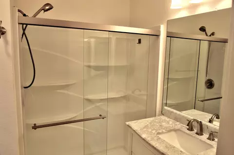 Bath - 49216 Garland St, Indio, CA 92201 photo 4 of 4