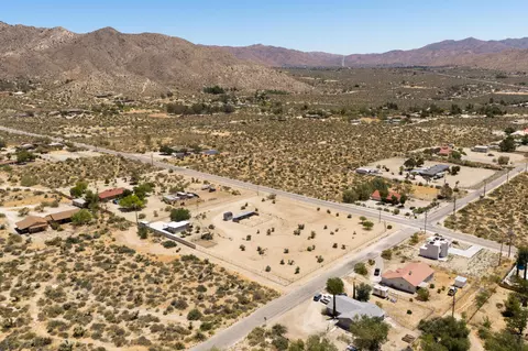 View/Area - 10860 Juniper Ave, Morongo Valley, CA 92256 photo 7 of 8