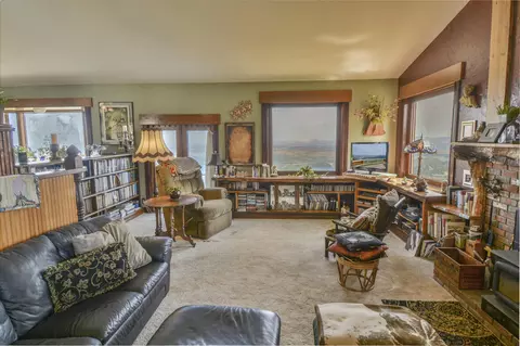 Living - 194 Cedar Lake Dr, Cedarpines Park, CA 92322 photo 4 of 7