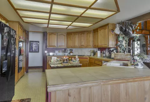 Kitchen - 194 Cedar Lake Dr, Cedarpines Park, CA 92322 photo 1 of 3